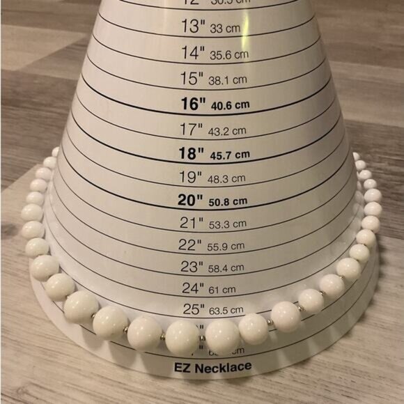 Graduated Round White Beaded Gold Tone Necklace Spring Ring Clasp 25" Elegant - Picture 2 of 4